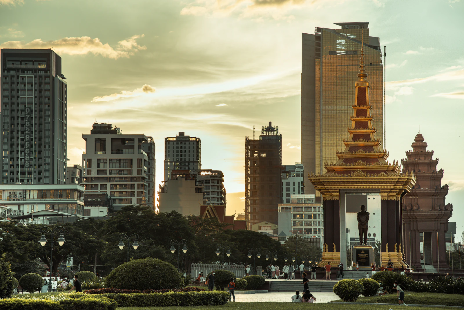 Phnom Penh, Cambodia photo 1 by Roth Chanvirak