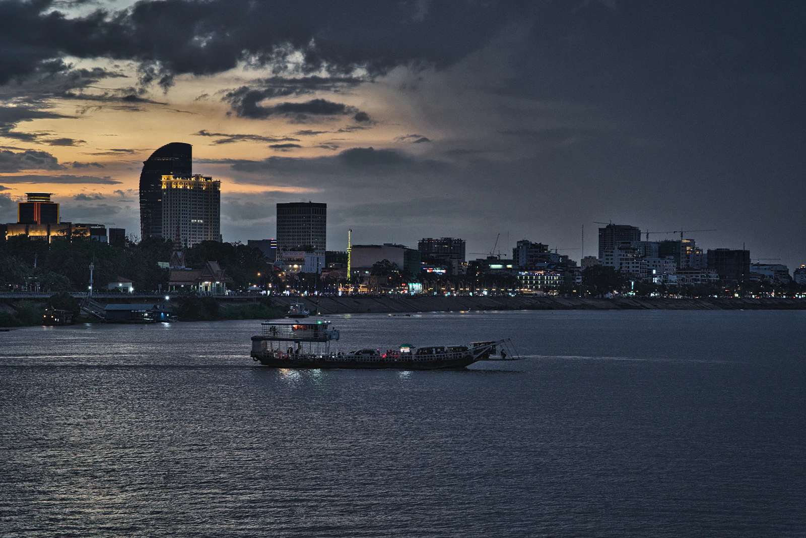 Phnom Penh, Cambodia photo 27 by Aritra Roy