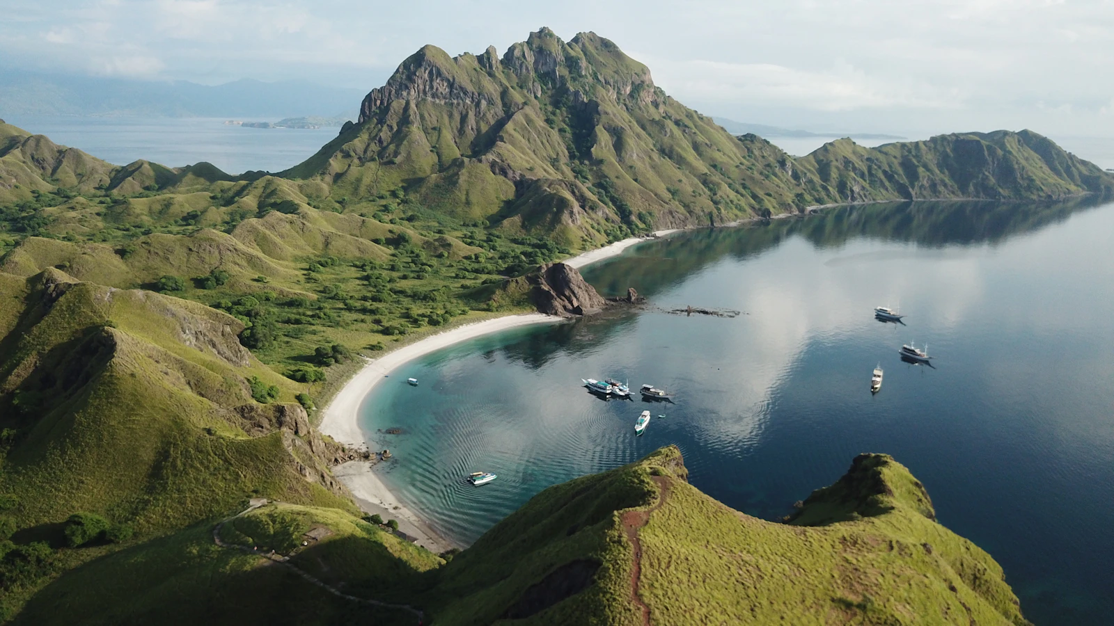 Labuan Bajo, Indonesia photo 4 by dwi damarnesia