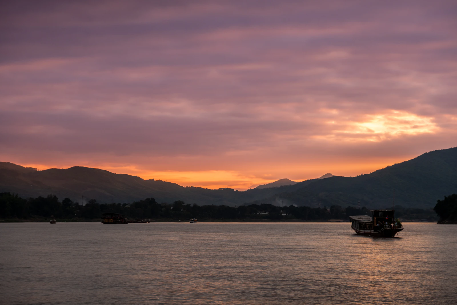 Luang Prabang, Laos photo 29 by chatnarin pramnapan