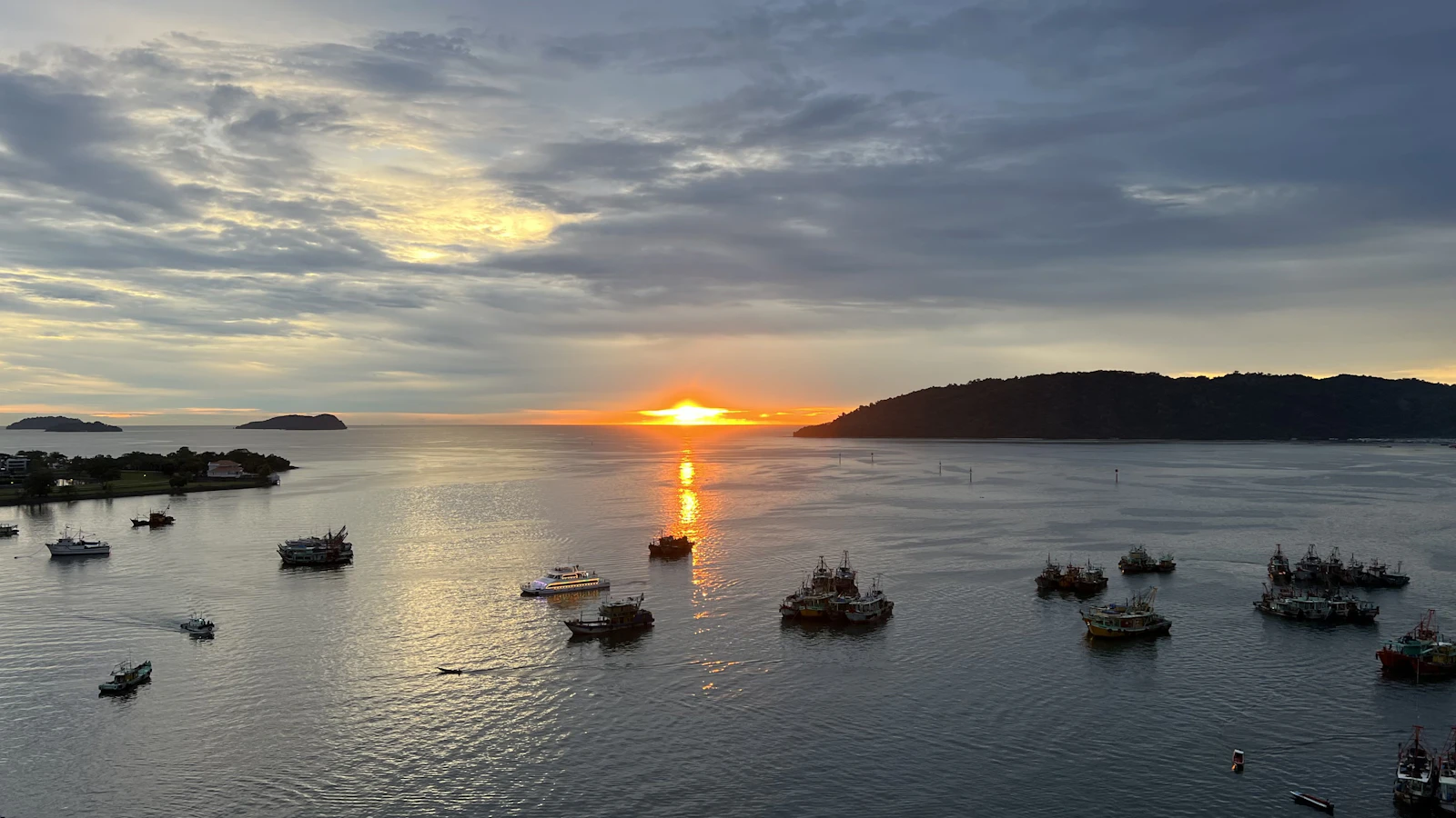Kota Kinabalu, Malaysia photo 4 by Jessie Lee