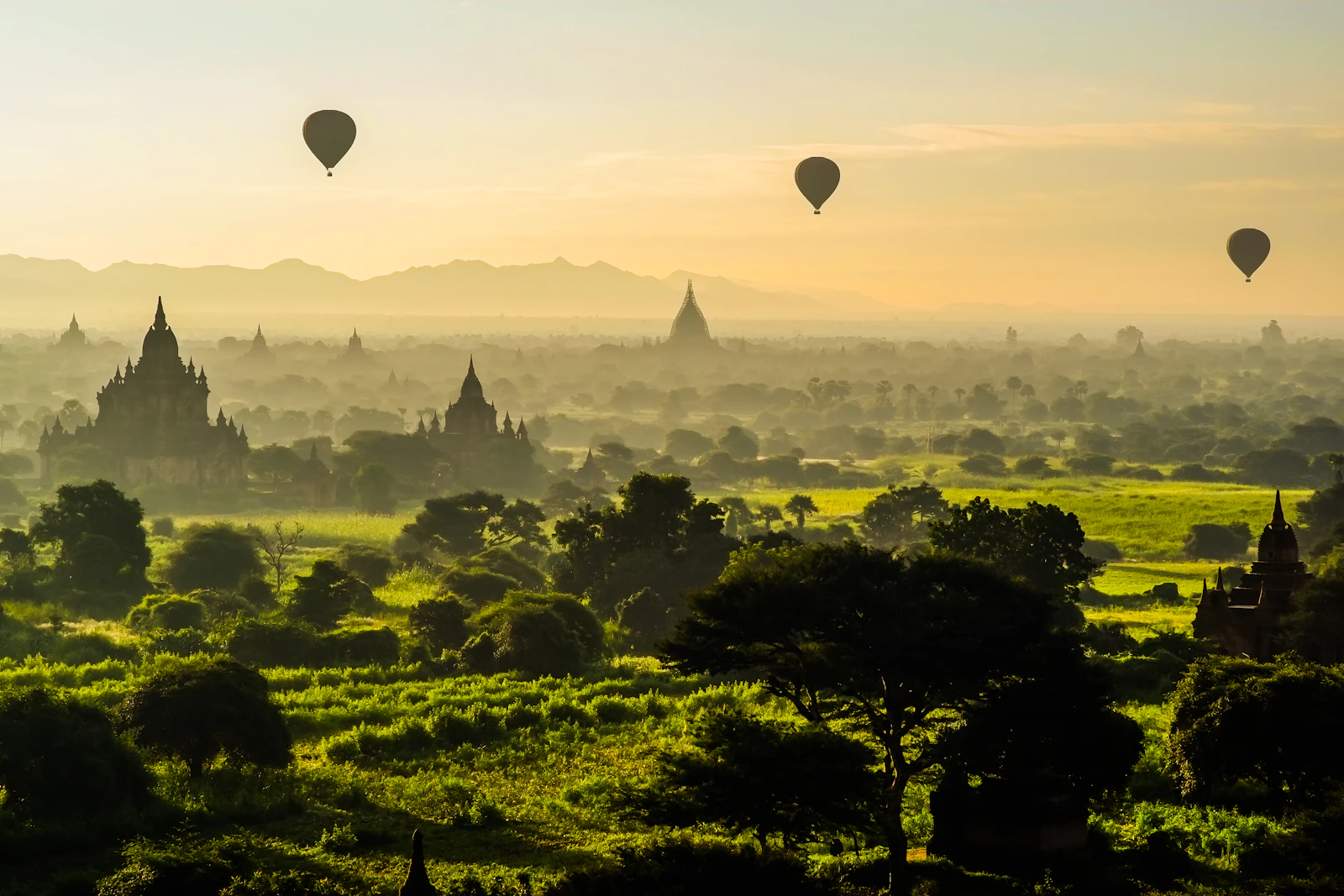 Bagan, Myanmar photo 4 by Steven Hon
