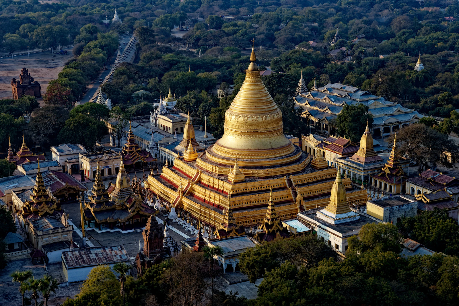 Yangon, Myanmar photo 1 by Yves Alarie
