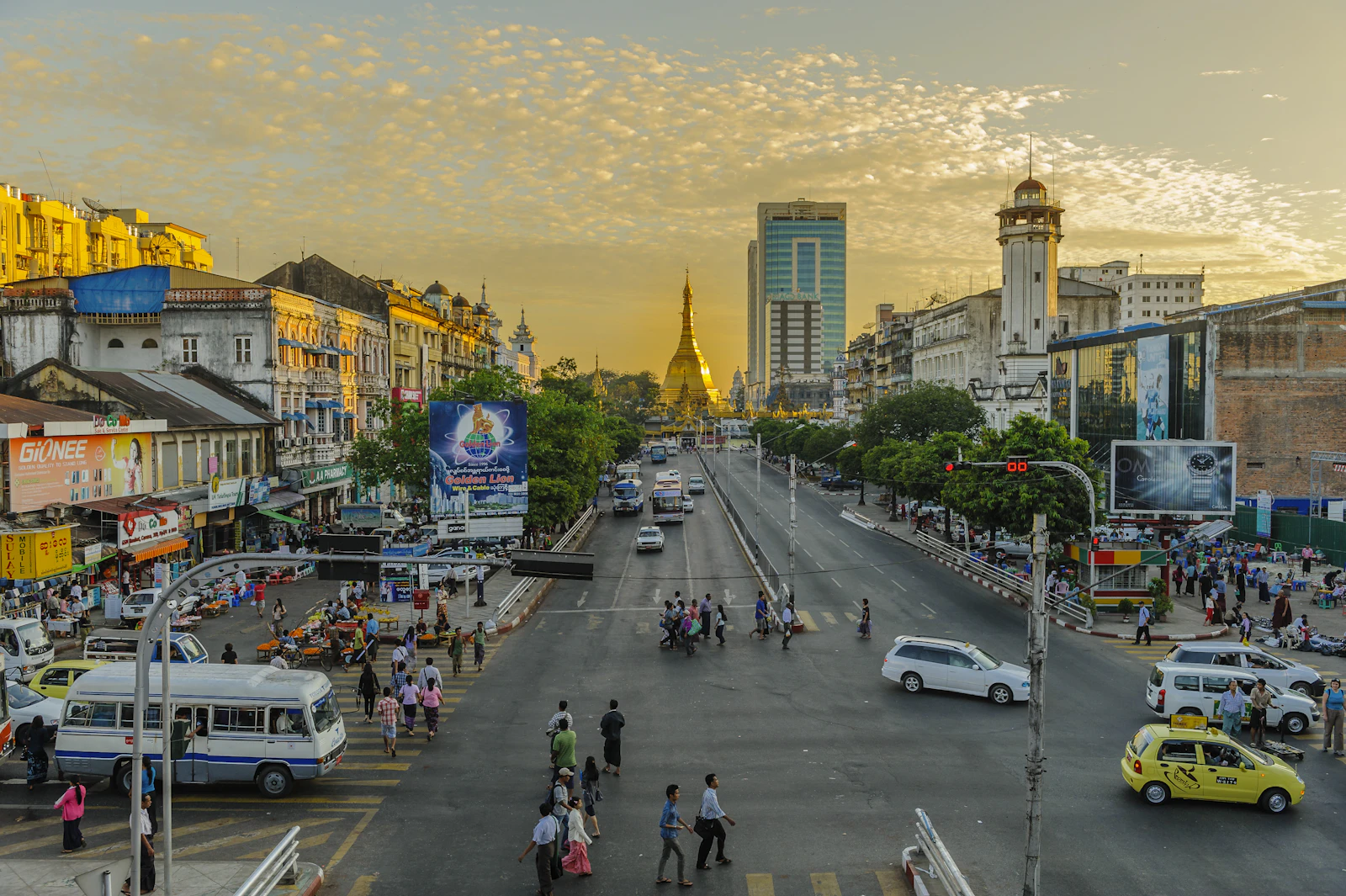 Yangon, Myanmar photo 2 by Alexander Schimmeck