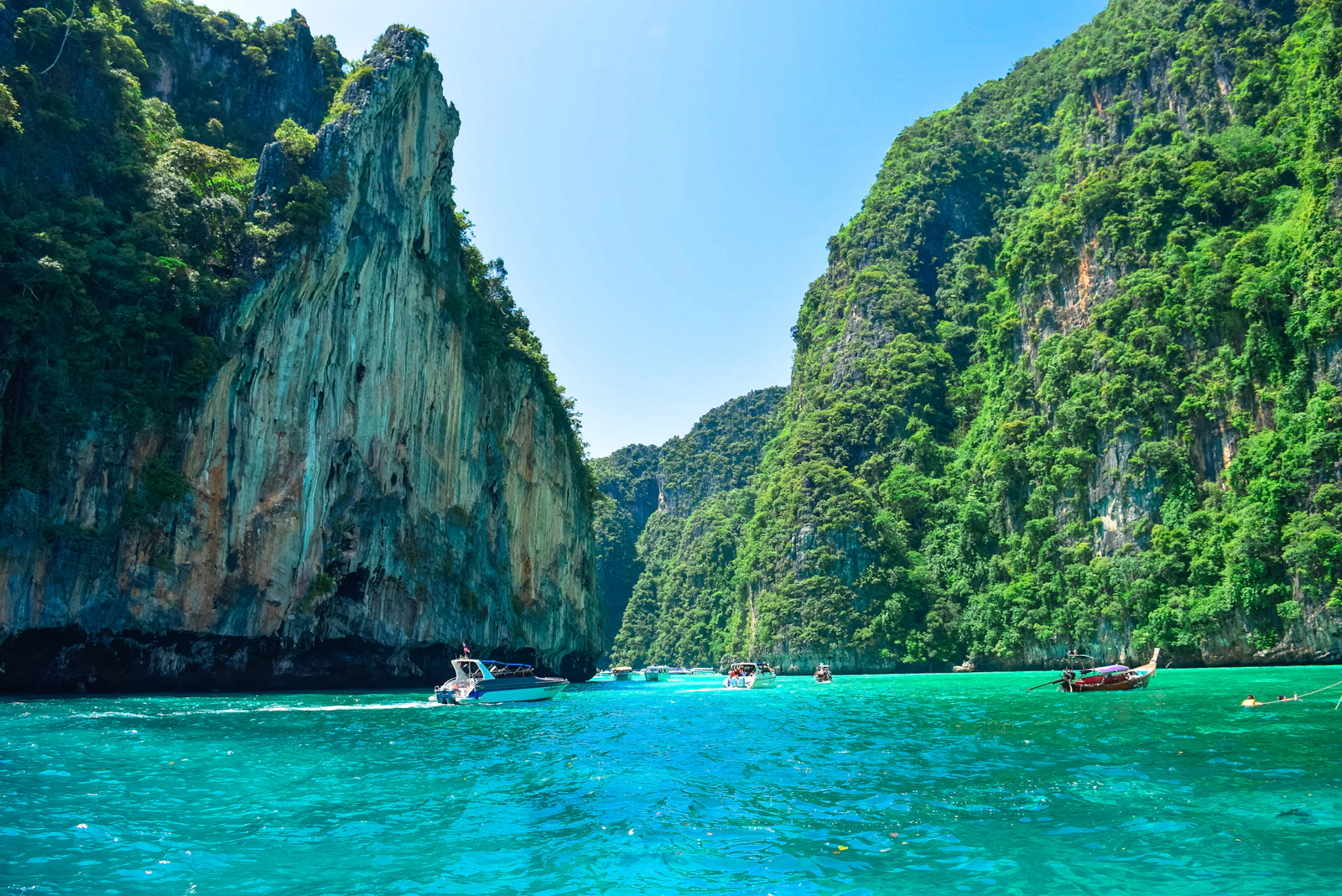 Krabi, Thailand photo 23 by Nopparuj Lamaikul