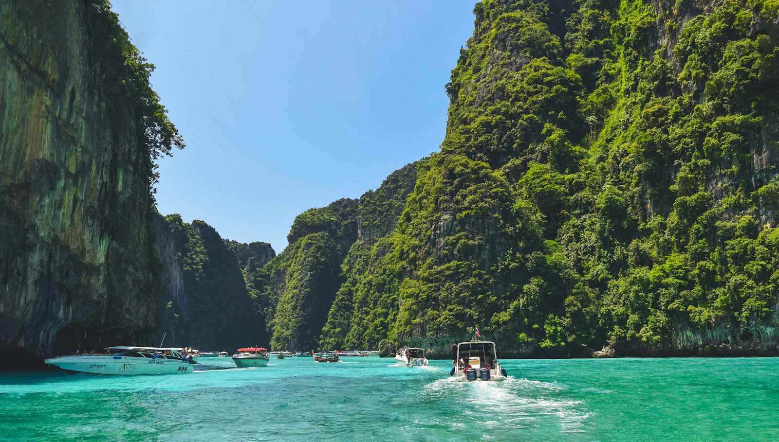 Krabi, Thailand photo 15 by Nopparuj Lamaikul