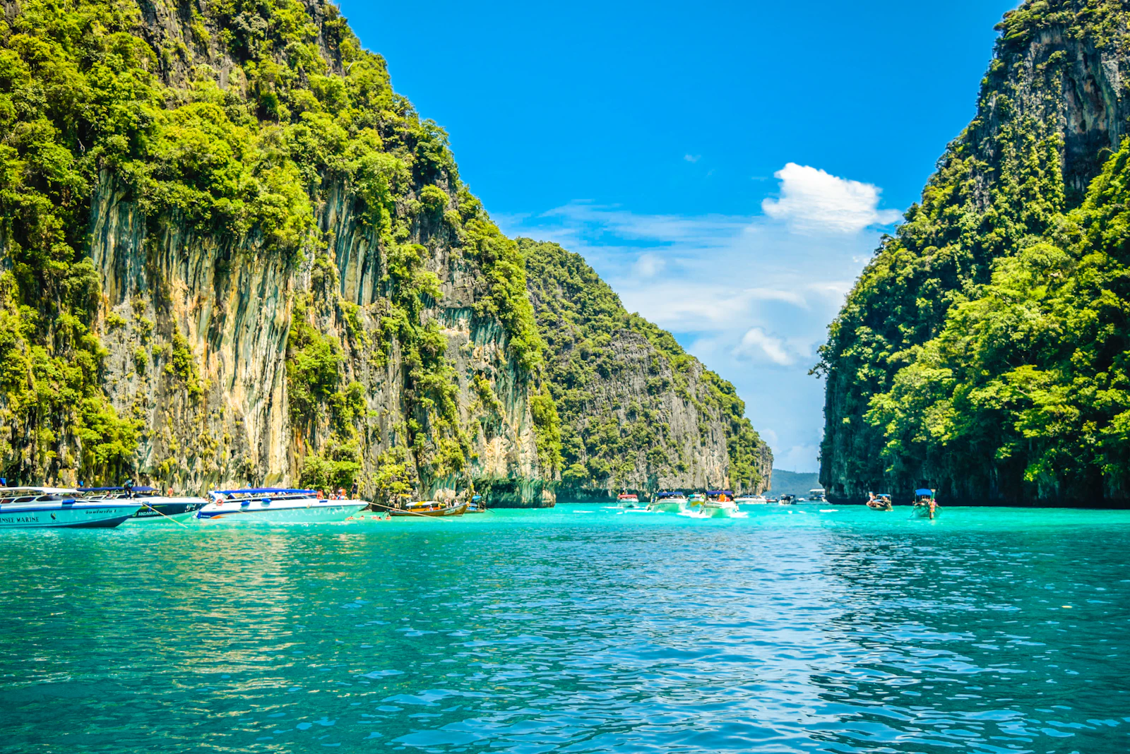 Krabi, Thailand photo 22 by Nopparuj Lamaikul