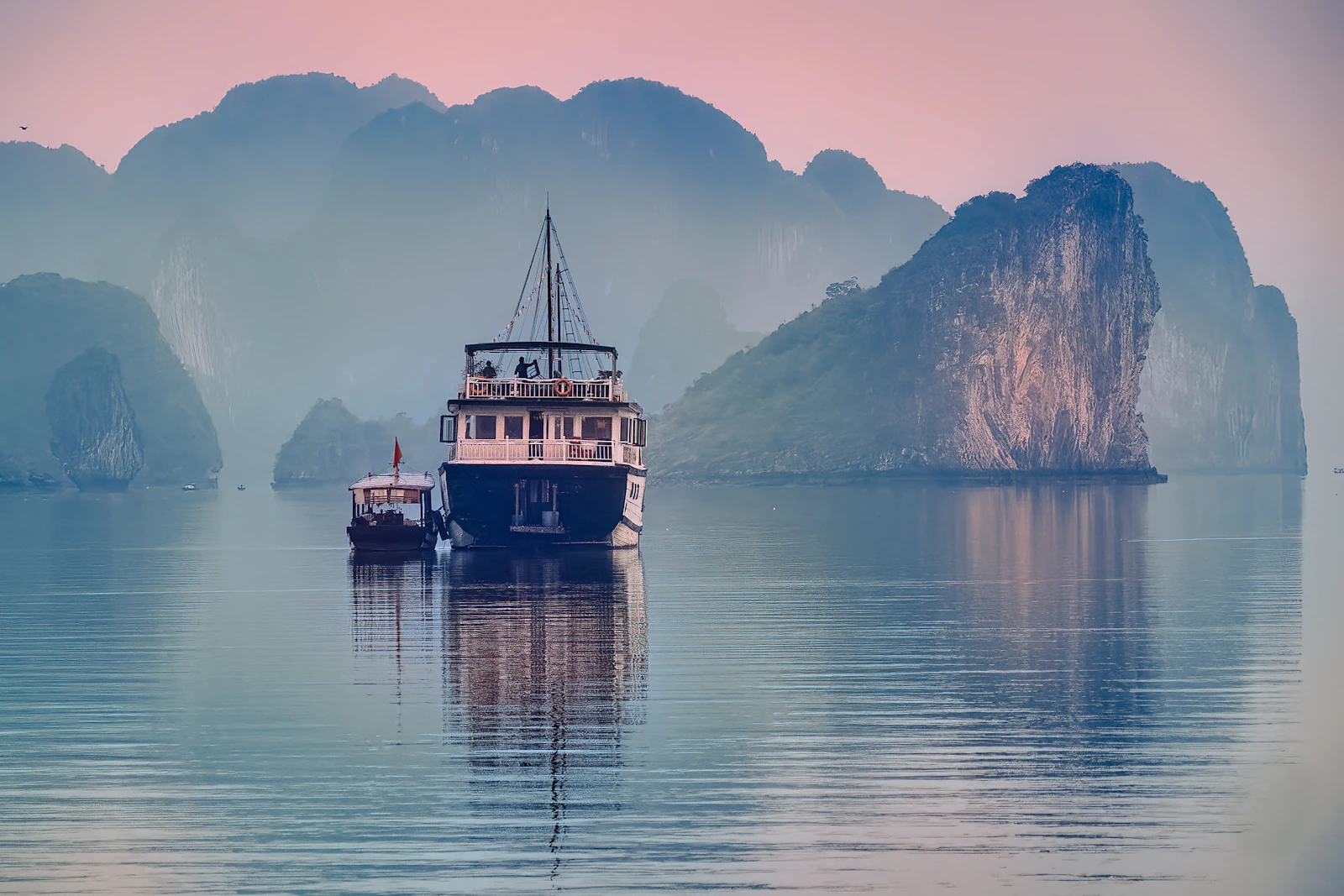 Ha Long, Vietnam photo 23 by Andre Ouellet