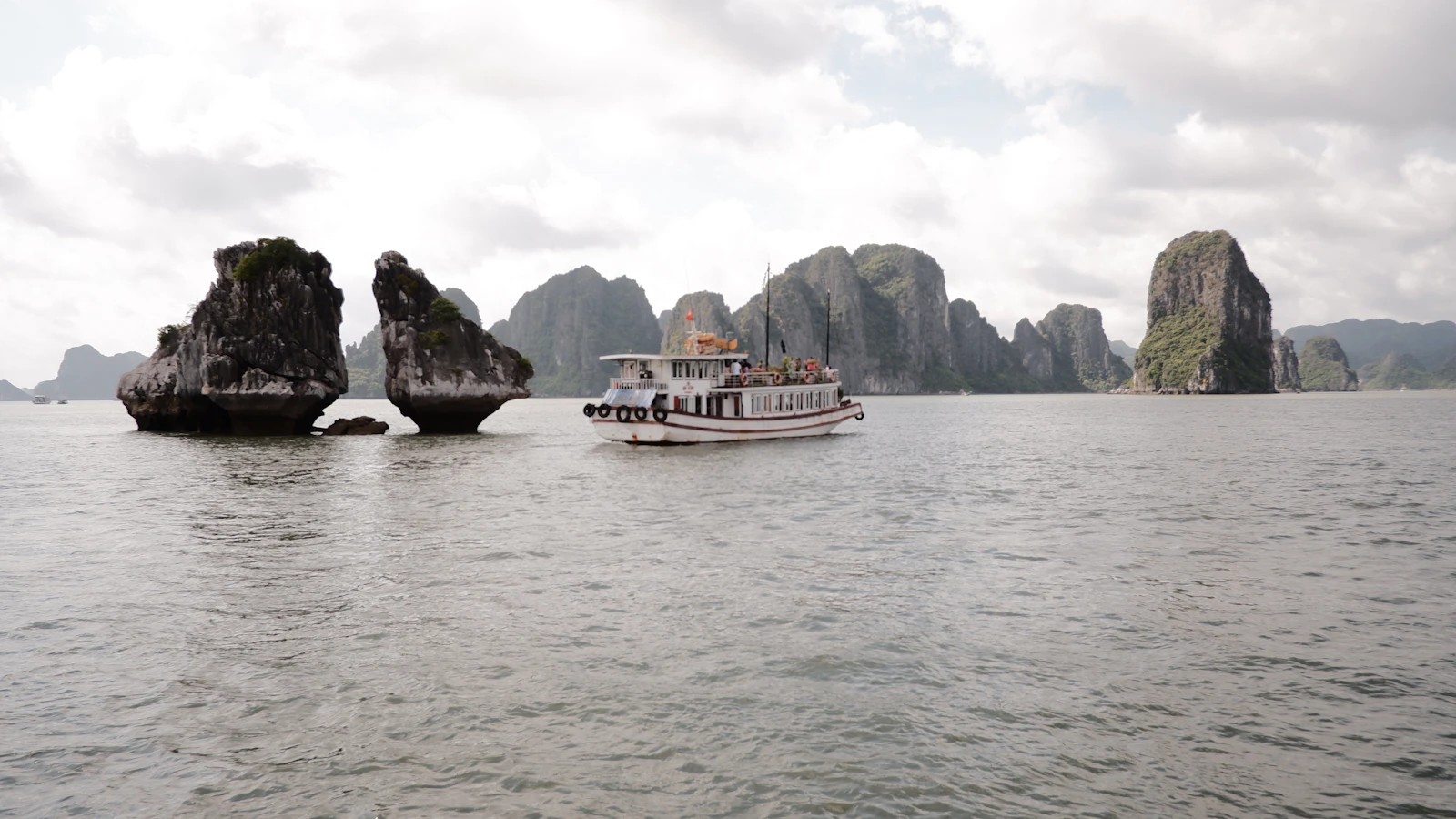 Ha Long, Vietnam photo 19 by Tiffany Nguyen