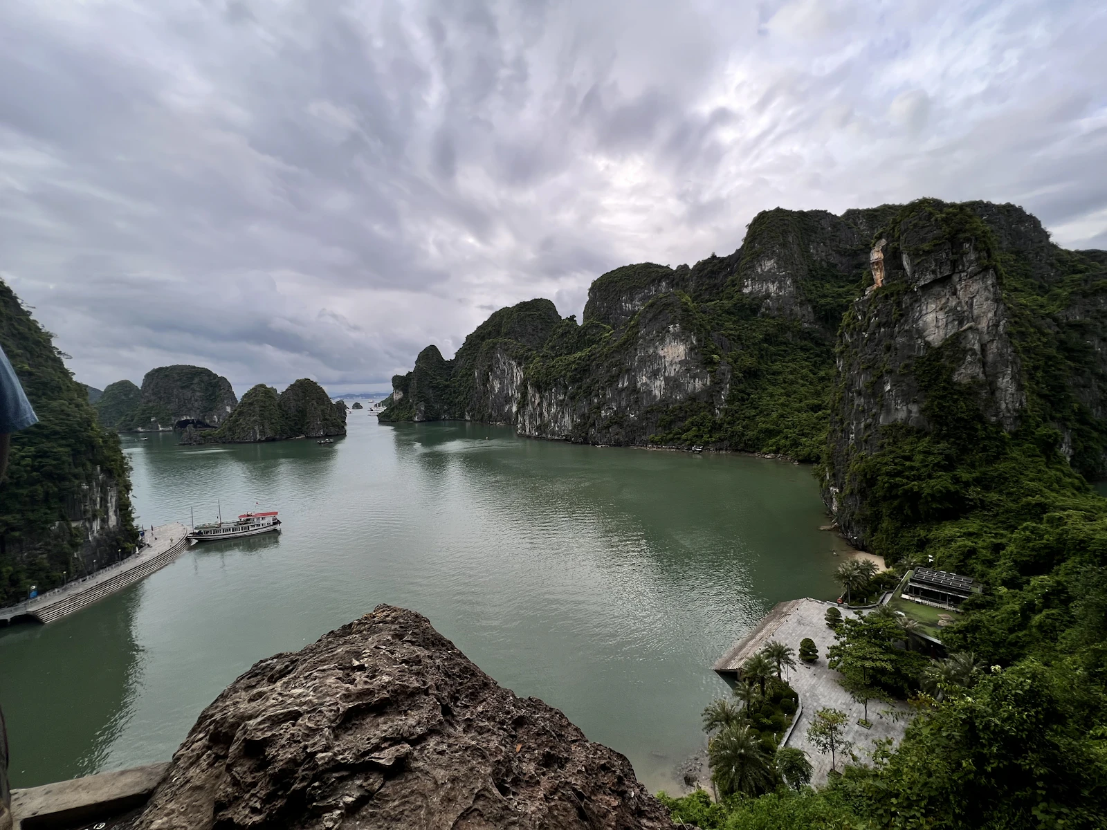 Ha Long, Vietnam photo 14 by Varun Pant