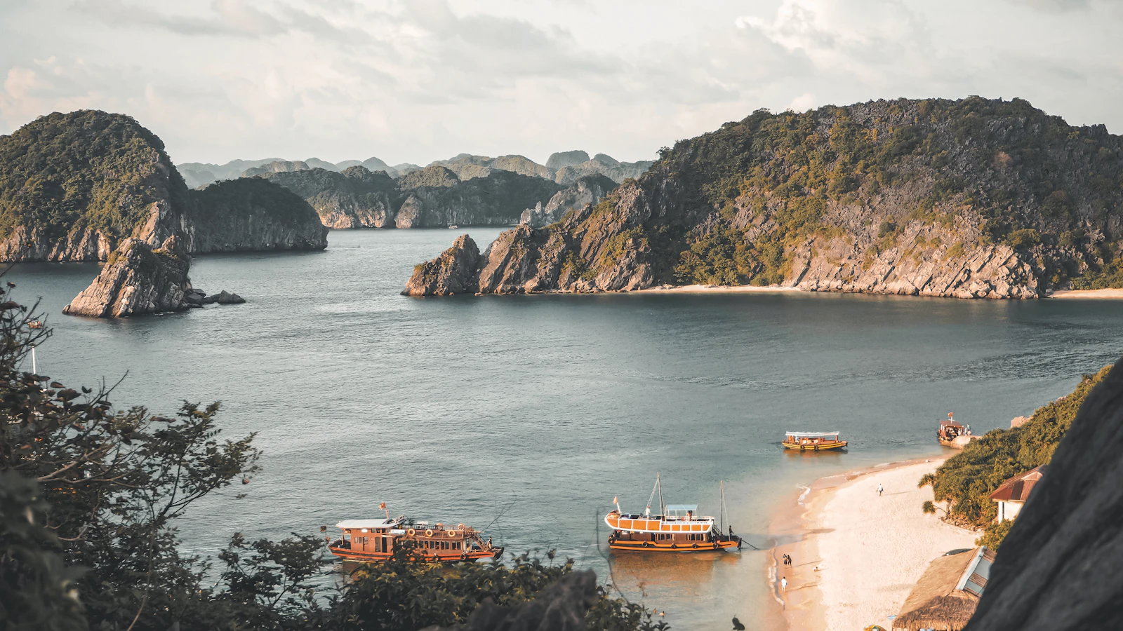 Ha Long, Vietnam photo 15 by Kyle Petzer