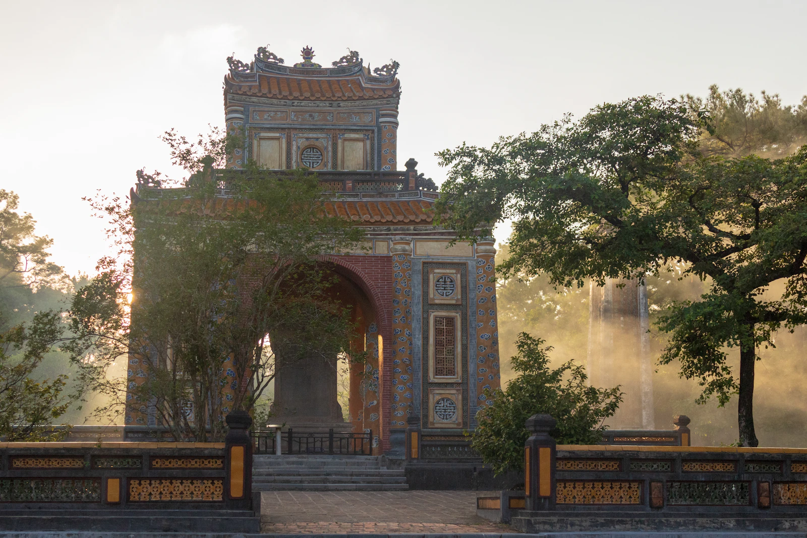 Hue, Vietnam photo 22 by Martijn Vonk