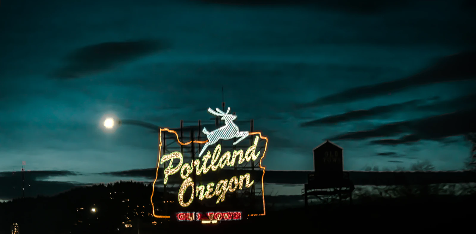 Portland, Oregon photo 26 by Alan Villasenor
